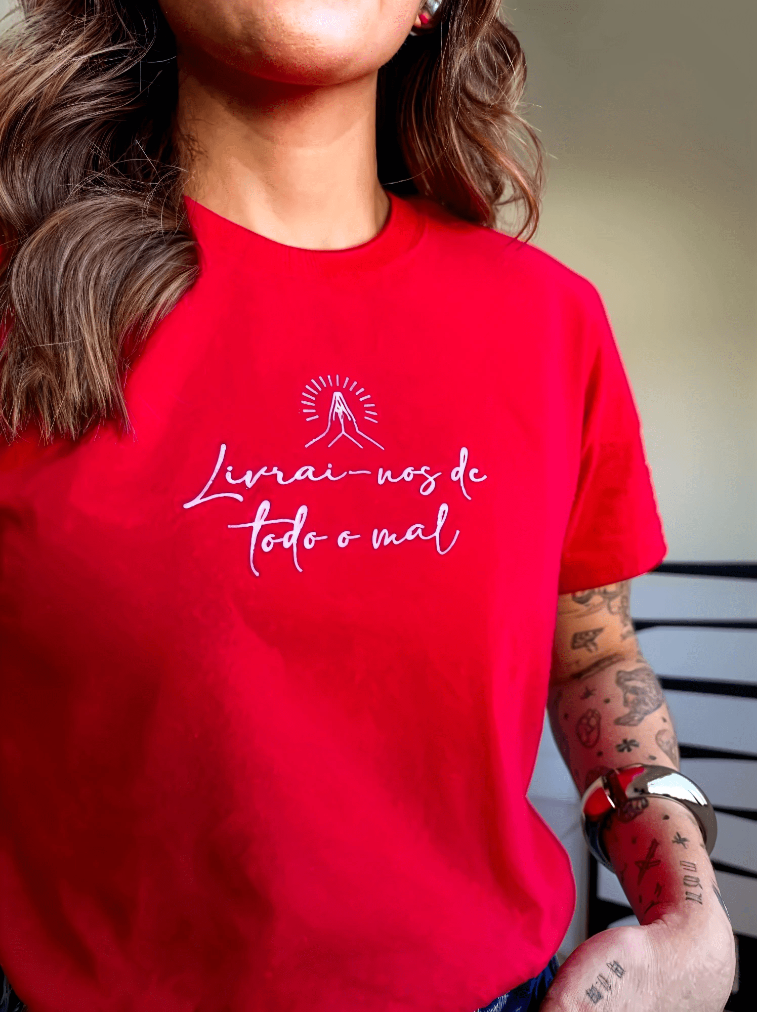 LIVRAI-NOS DE TODO MAL- COR VERMELHO