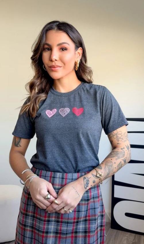 T-SHIRT CORAÇÕES - COR MESCLA