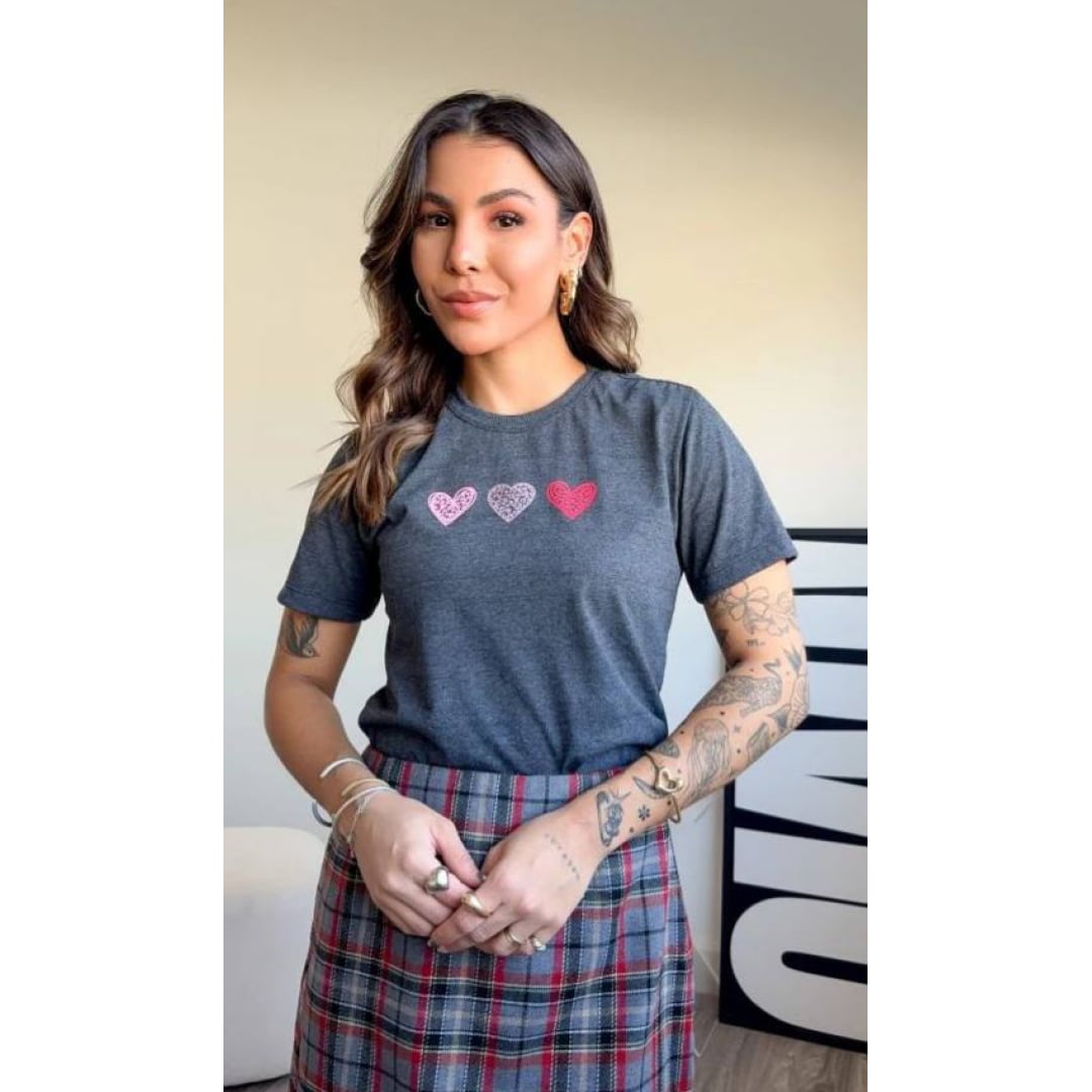 T-SHIRT CORAÇÕES - COR MESCLA