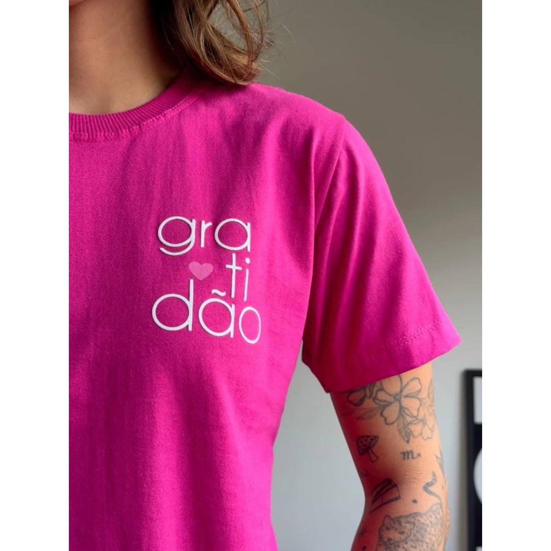 T-SHIRT GRATIDÃO BOLSO - ROSA PINK